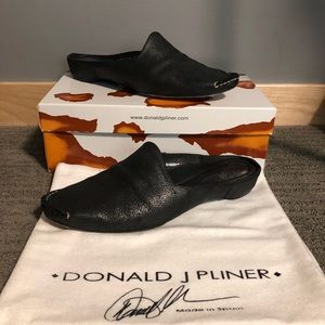 Donald J. Pliner Flats